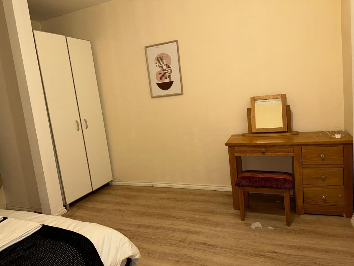 North London A Spacious 7 Bedroom House Accommodating Up To 18 People Complete With Own Gym And Table Tennis Extérieur photo
