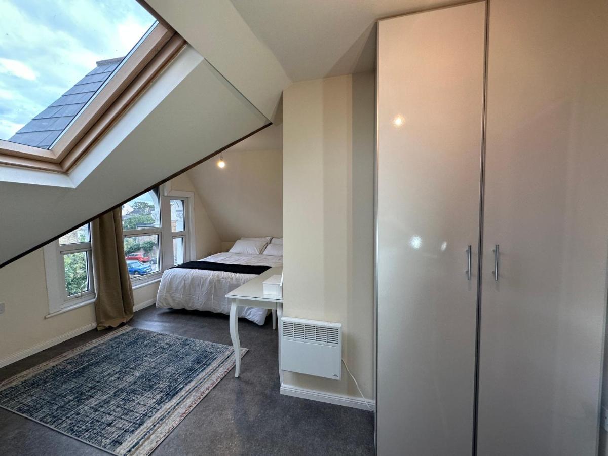 North London A Spacious 7 Bedroom House Accommodating Up To 18 People Complete With Own Gym And Table Tennis Extérieur photo