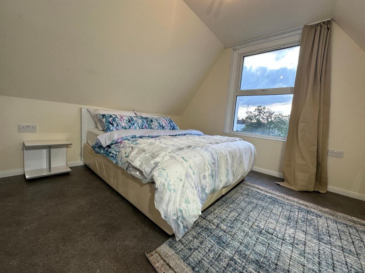North London A Spacious 7 Bedroom House Accommodating Up To 18 People Complete With Own Gym And Table Tennis Extérieur photo
