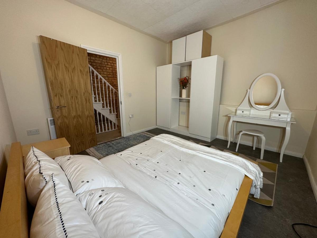 North London A Spacious 7 Bedroom House Accommodating Up To 18 People Complete With Own Gym And Table Tennis Extérieur photo