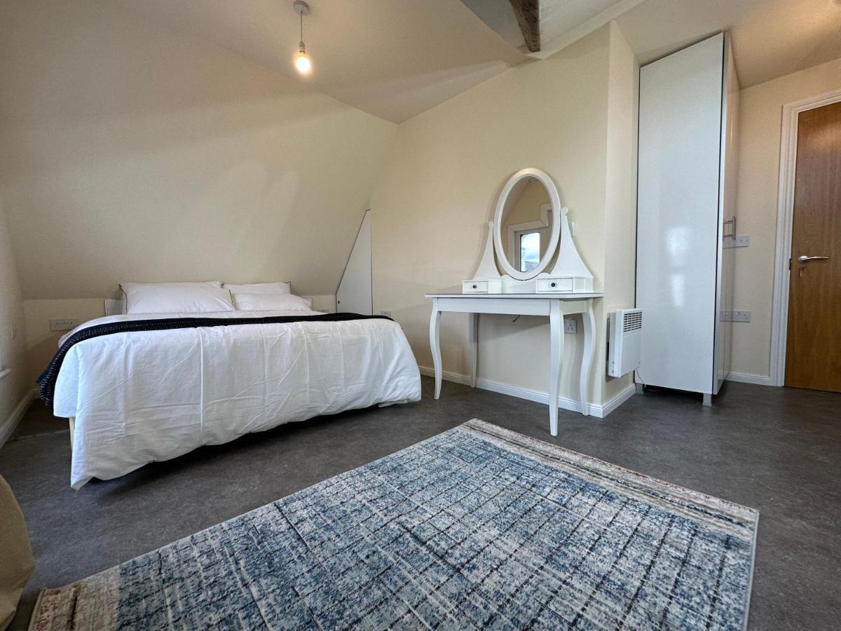 North London A Spacious 7 Bedroom House Accommodating Up To 18 People Complete With Own Gym And Table Tennis Extérieur photo
