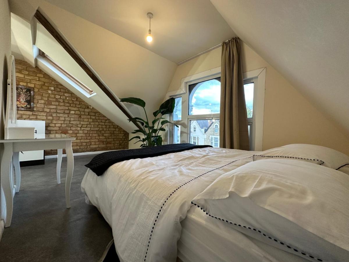 North London A Spacious 7 Bedroom House Accommodating Up To 18 People Complete With Own Gym And Table Tennis Extérieur photo