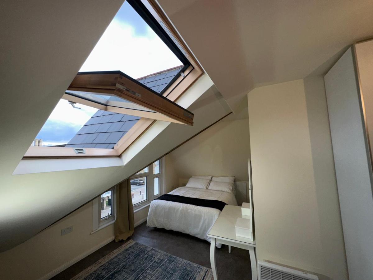 North London A Spacious 7 Bedroom House Accommodating Up To 18 People Complete With Own Gym And Table Tennis Extérieur photo