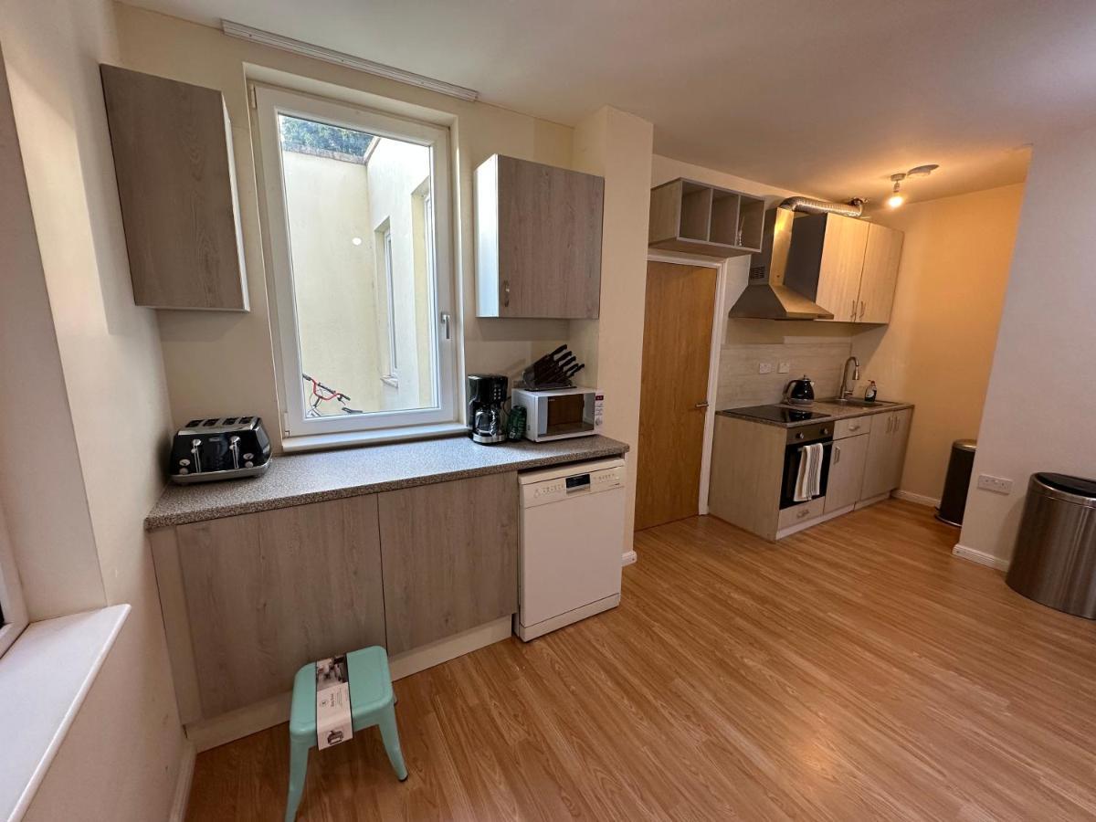 North London A Spacious 7 Bedroom House Accommodating Up To 18 People Complete With Own Gym And Table Tennis Extérieur photo