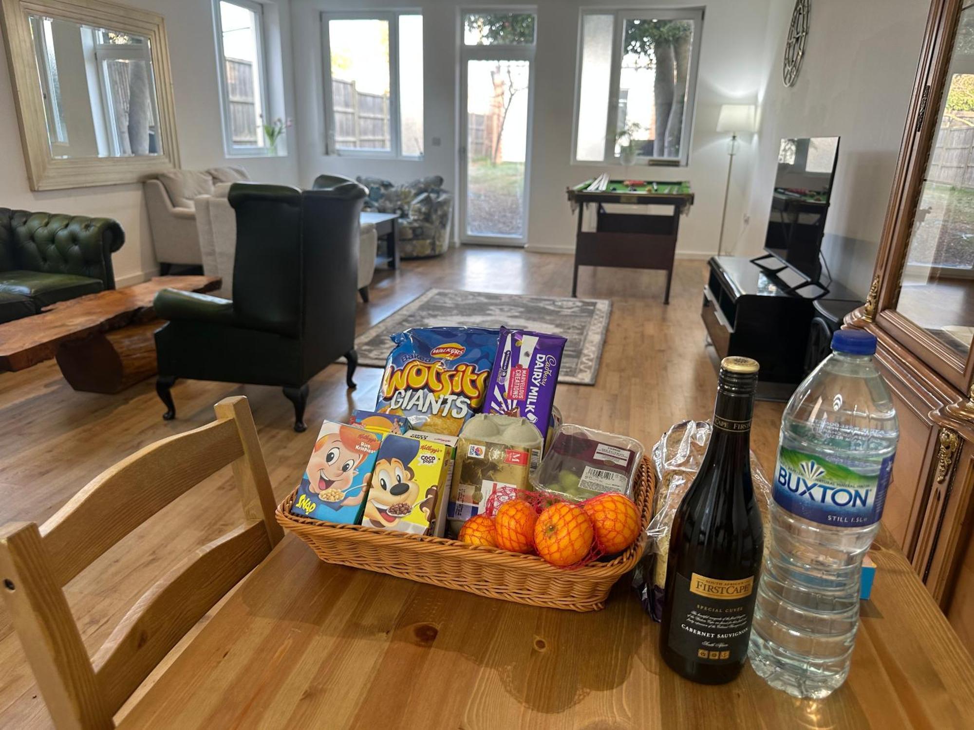 North London A Spacious 7 Bedroom House Accommodating Up To 18 People Complete With Own Gym And Table Tennis Extérieur photo