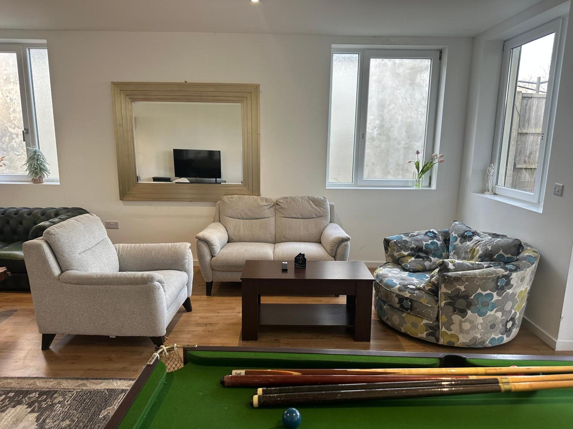North London A Spacious 7 Bedroom House Accommodating Up To 18 People Complete With Own Gym And Table Tennis Extérieur photo